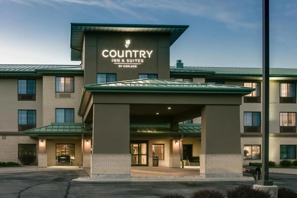 Country Inn & Suites by Radisson, Madison West, WI - главное фото