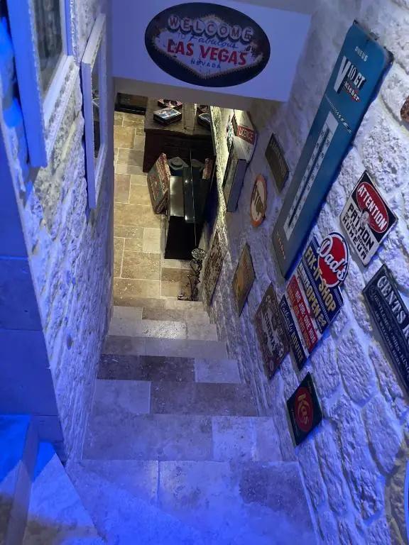 Chambre d h¿tes ind¿ndante Jacuzzi Cave Bar SUITE 785 - главное фото