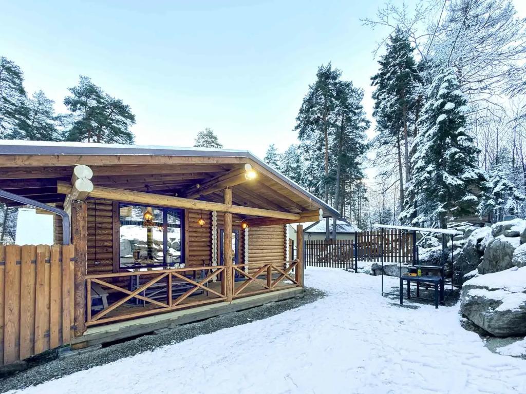 Частный дом У друзей сруб - главное фото