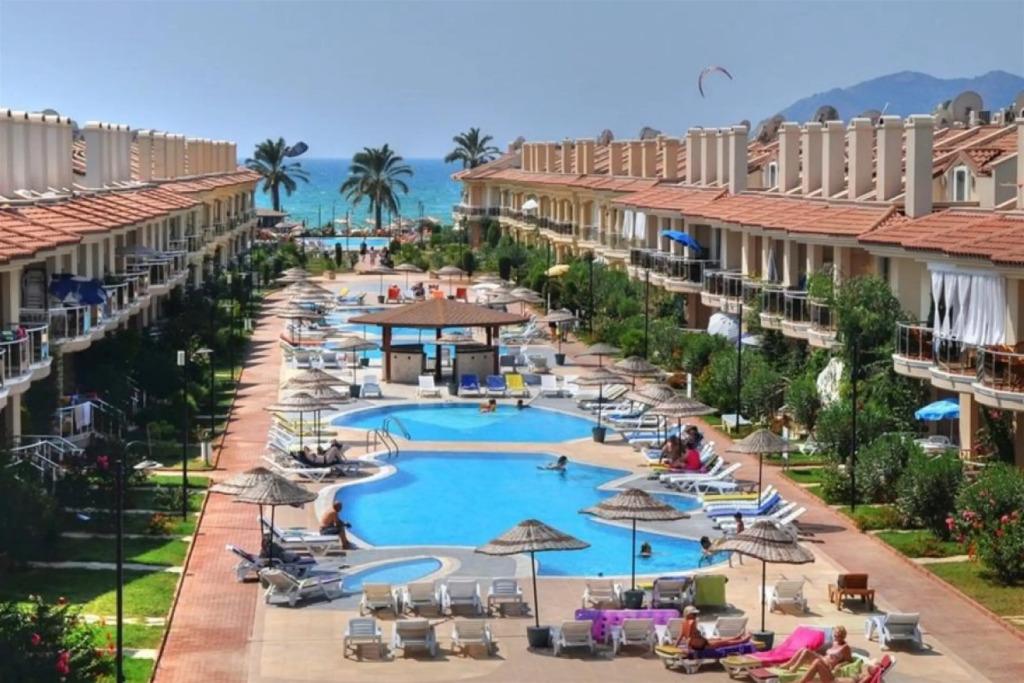 Отель Sunset Beach Club Lebrentals - главное фото