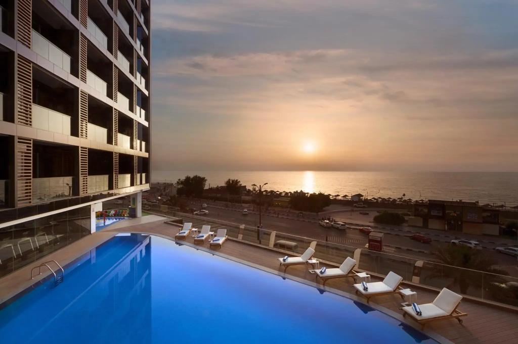 Отель Wyndham Garden Ajman Corniche - главное фото