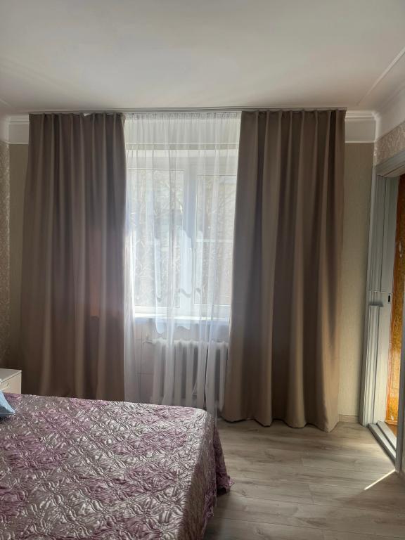 Квартира Уютная двухкомнатная квартира в центе города - главное фото