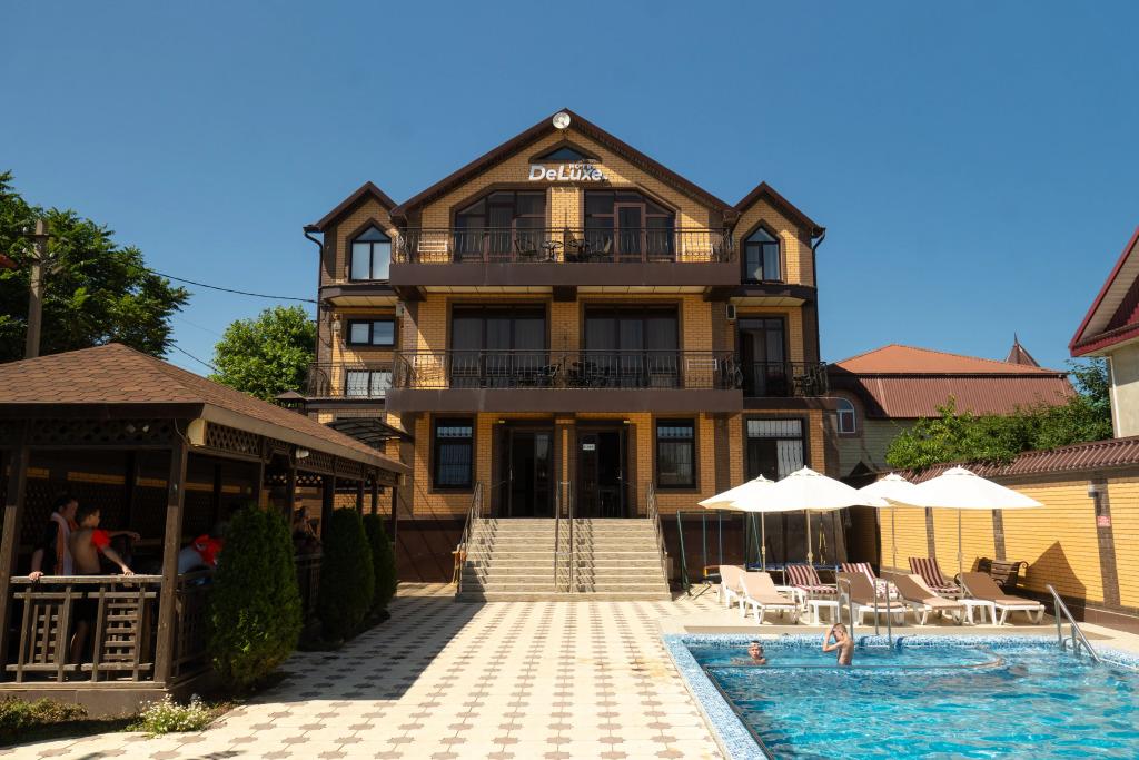 Отель ДеЛюкс - главное фото