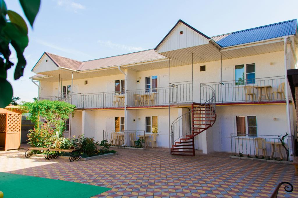 Гостевой дом Cтандарты на Казачем 15 - главное фото