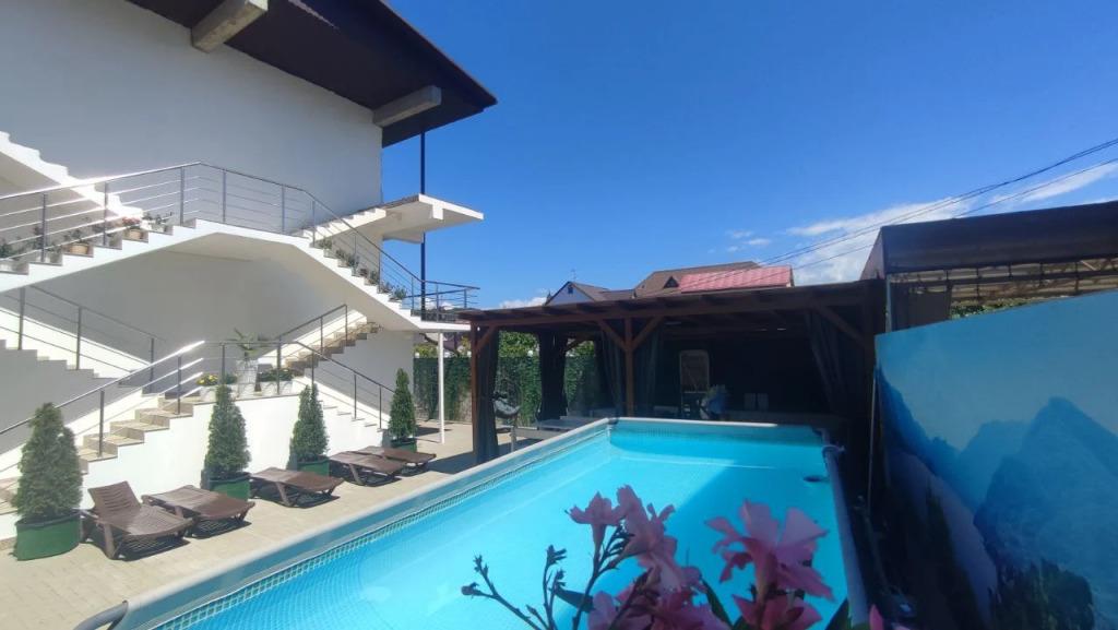 Гостевой Дом Айсберг c видом на город - главное фото