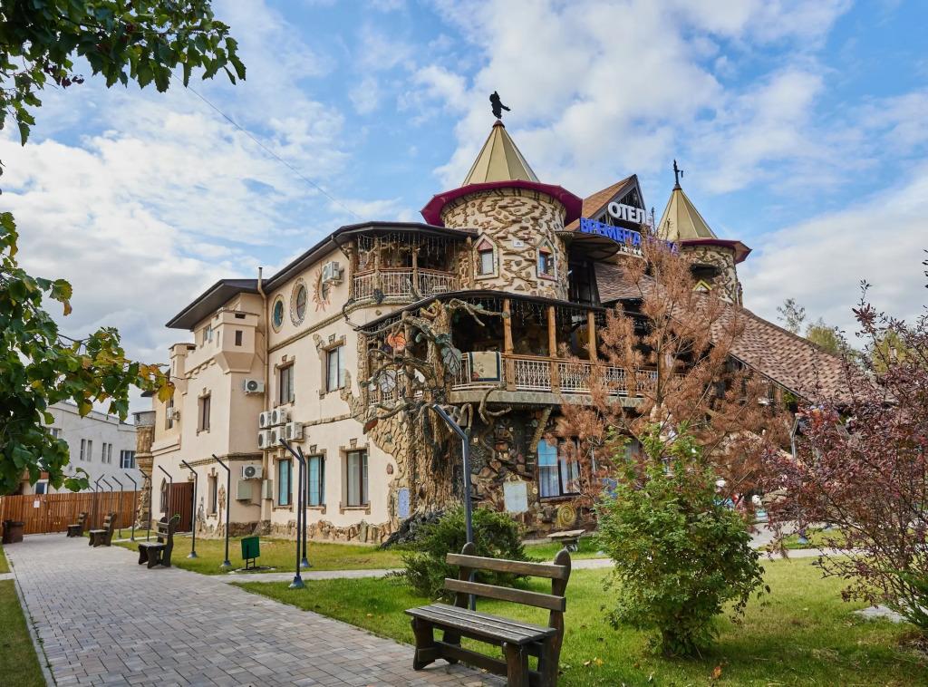 Отель Времена Года - главное фото