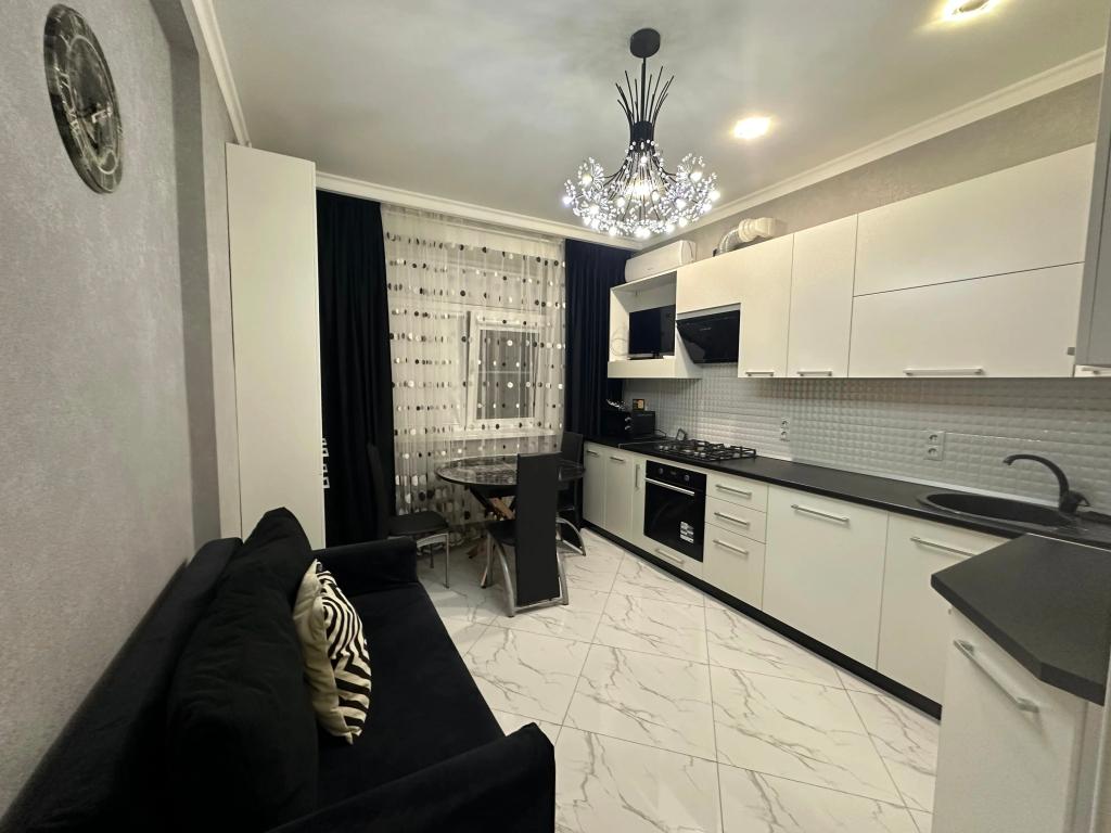 Апартаменты на Чкалова 37 с видом на горы - главное фото