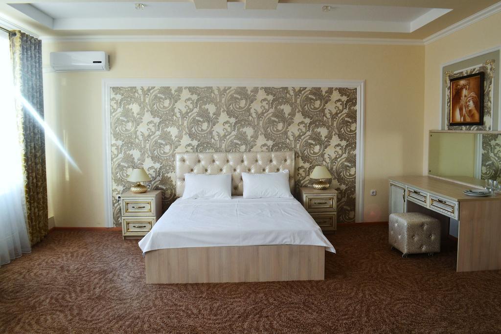 Отель Версаль - главное фото