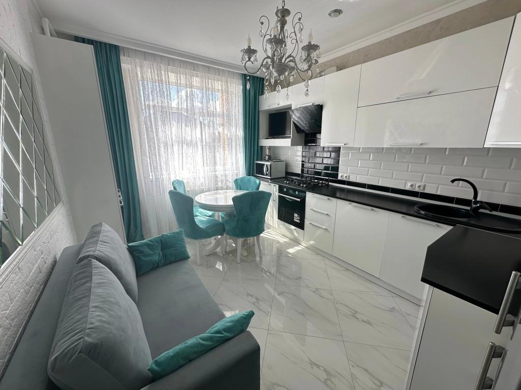 Апартаменты Чкалова 37 на четвертом этаже с лоджией - главное фото