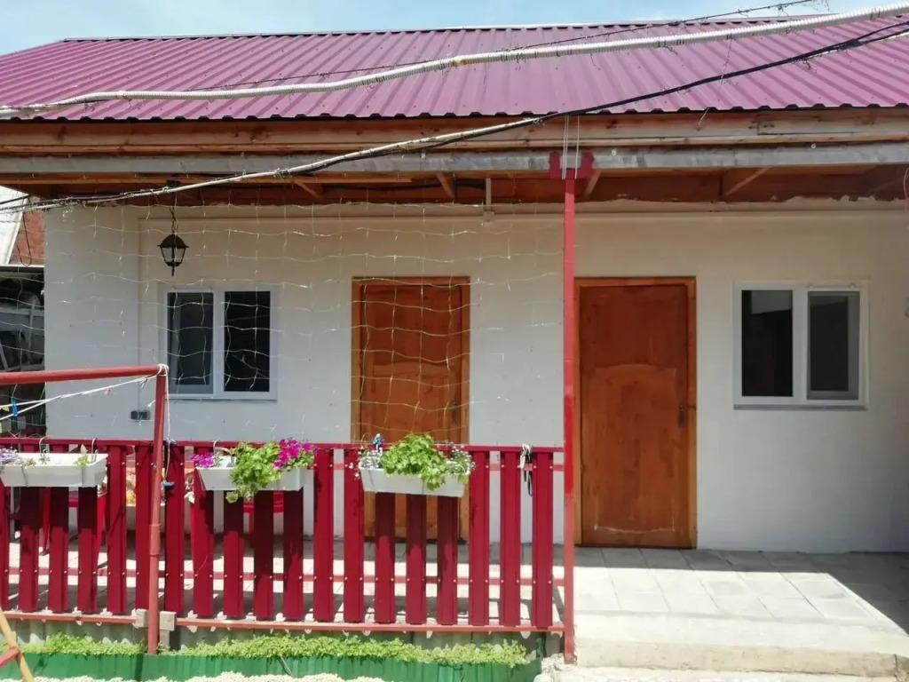 Частный дом С двумя спальнями и террасой с садовой мебелью - главное фото