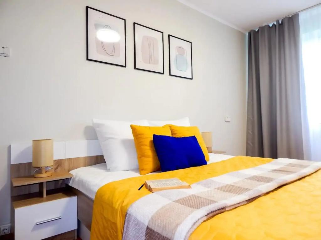 Апартаменты «Home Vita» – яркая двухкомнатная квартира с балконом - главное фото