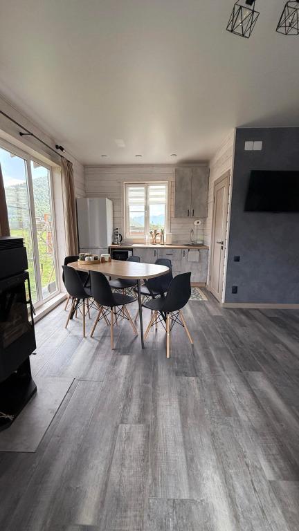 Шале с террасой в горах - главное фото