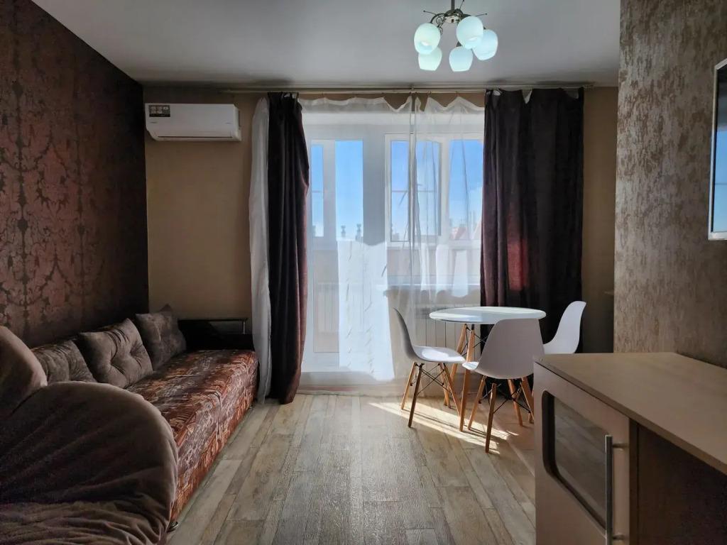 Квартира Студия с Видом на Озеро Чебаркуль Рядом с Вокзалом - главное фото