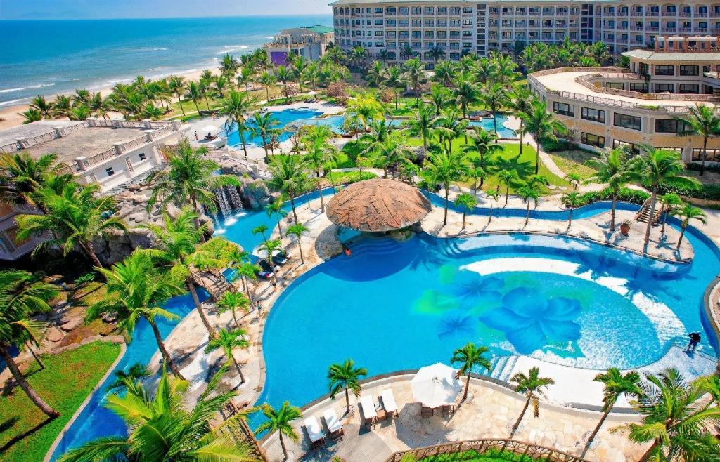 Отель Olalani Resort and Condotel - главное фото