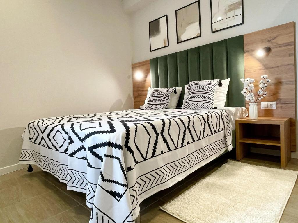 Апартаменты с балконом и видом на море - главное фото