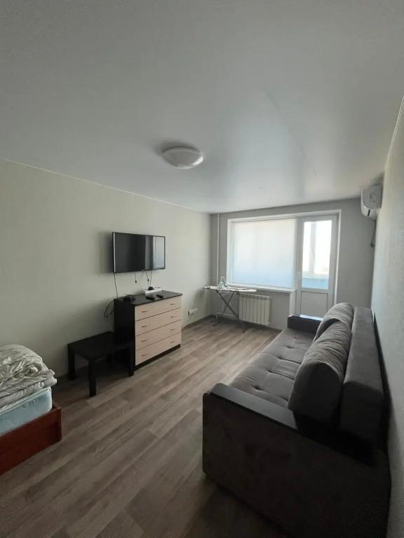 Квартира двухкомнатная рядом с озером - главное фото