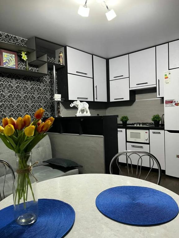 Апартаменты 1-комнатные рядом с Волгой в 6-ом микрорайоне - главное фото