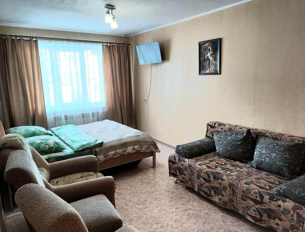 Квартира трёхкомнатная просторная (вместимость до 11 чел.) с изолированными комнатами в центре города - главное фото