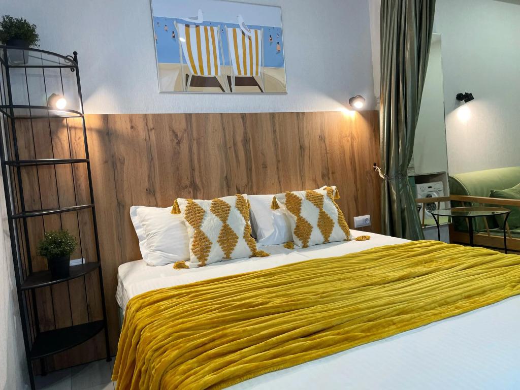 Апартаменты с балконом и видом на море - главное фото