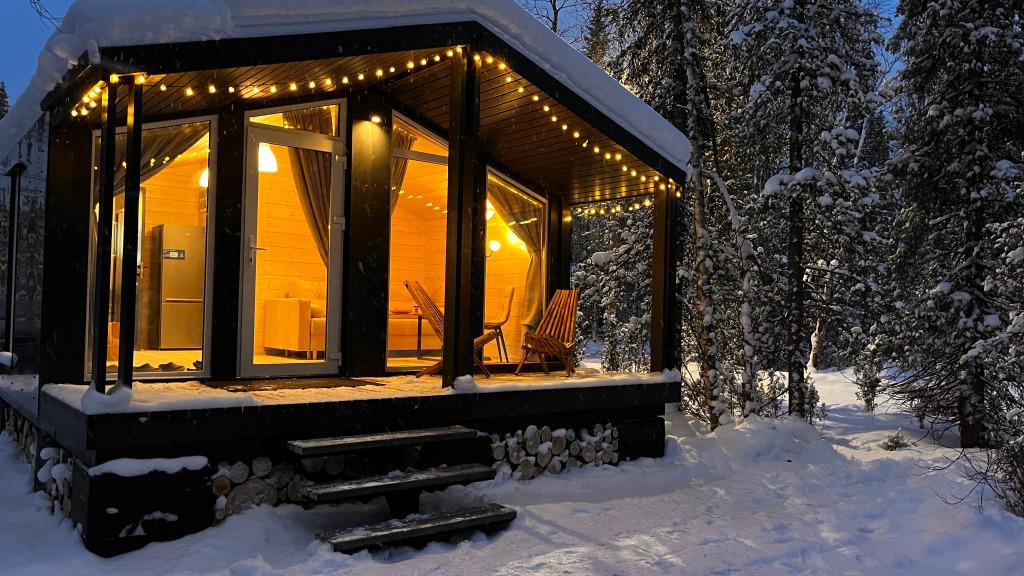 Частный дом среди леса в 15 минутах езды от Кировска - главное фото