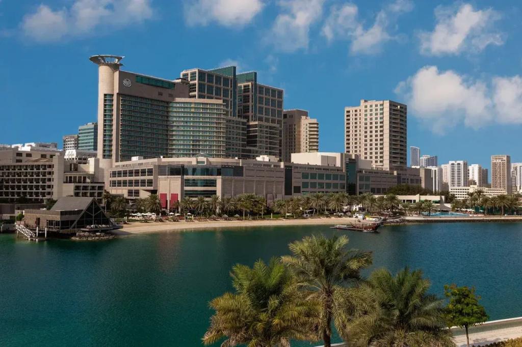Beach Rotana Hotel - главное фото
