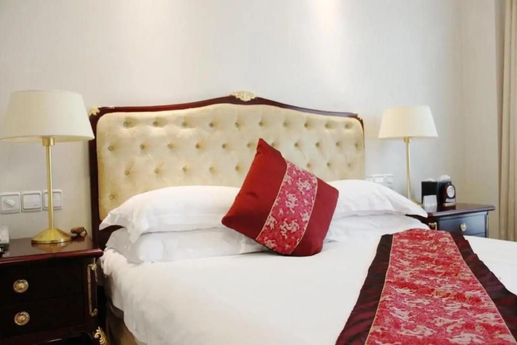 Zhejiang Hotel - главное фото