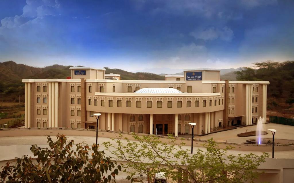 Golden Tulip Chandigarh, Panchkula - главное фото