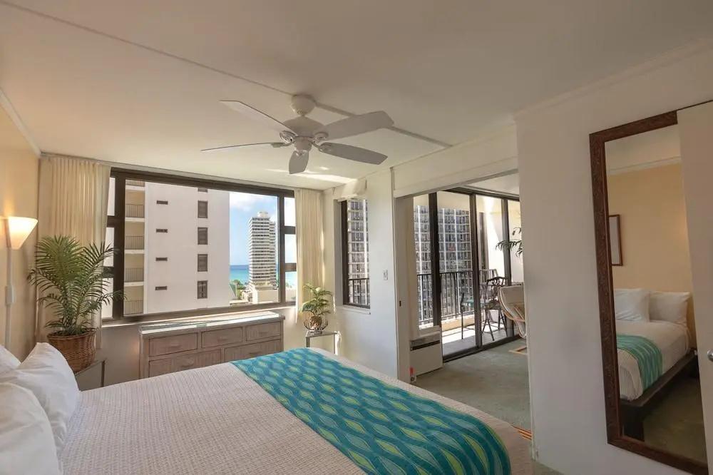 Waikiki Banyan - Partial Ocean View Tower 2 Suite 1204 - главное фото