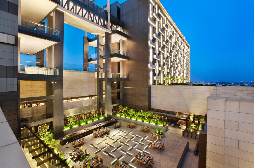 The Leela Ambience Convention Hotel Delhi - главное фото