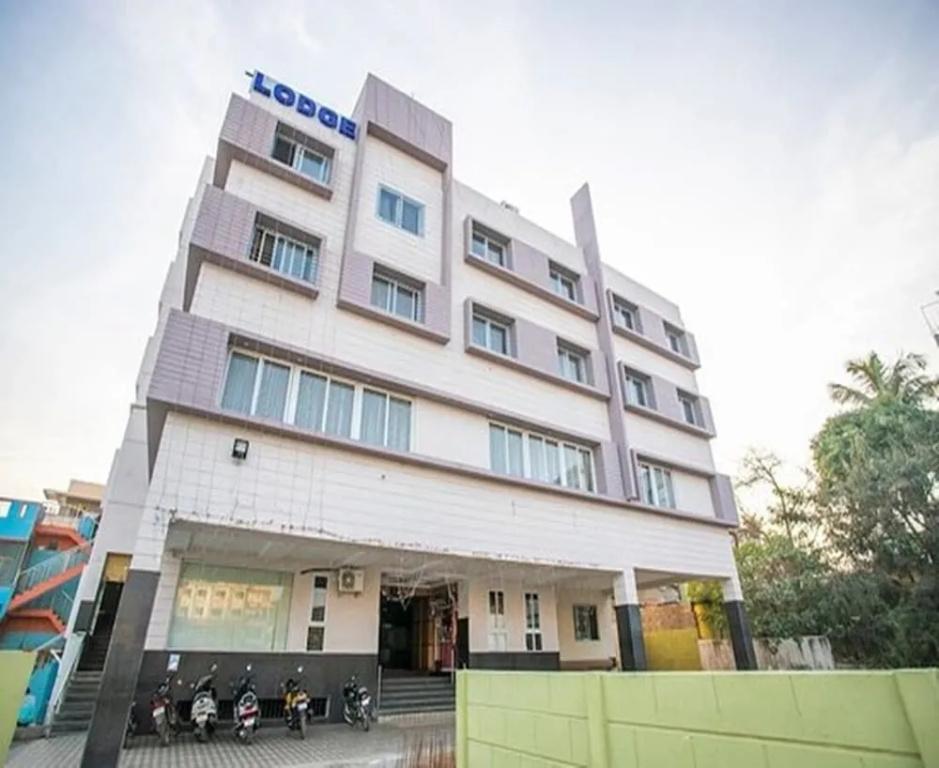 Sri Nidhi Hotel - главное фото