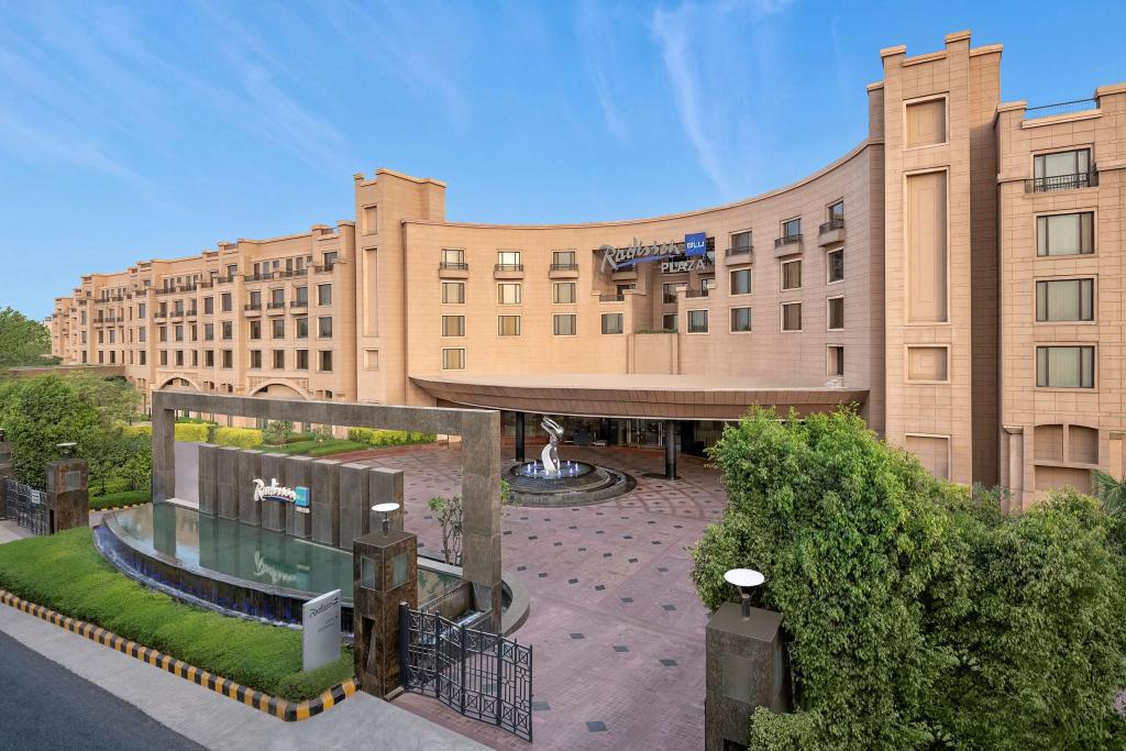 Radisson Blu Plaza Delhi Airport - главное фото