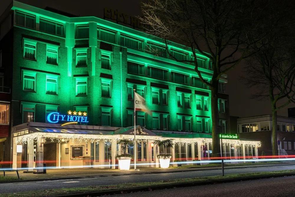 City Hotel - главное фото