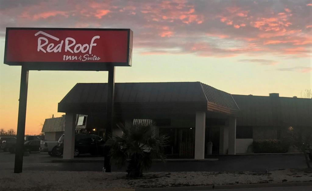 Red Roof Inn & Suites San Angelo - главное фото