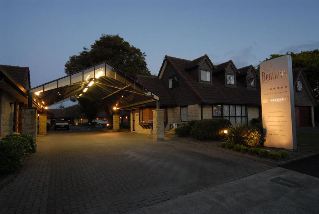 Bentleys Motor Inn - главное фото