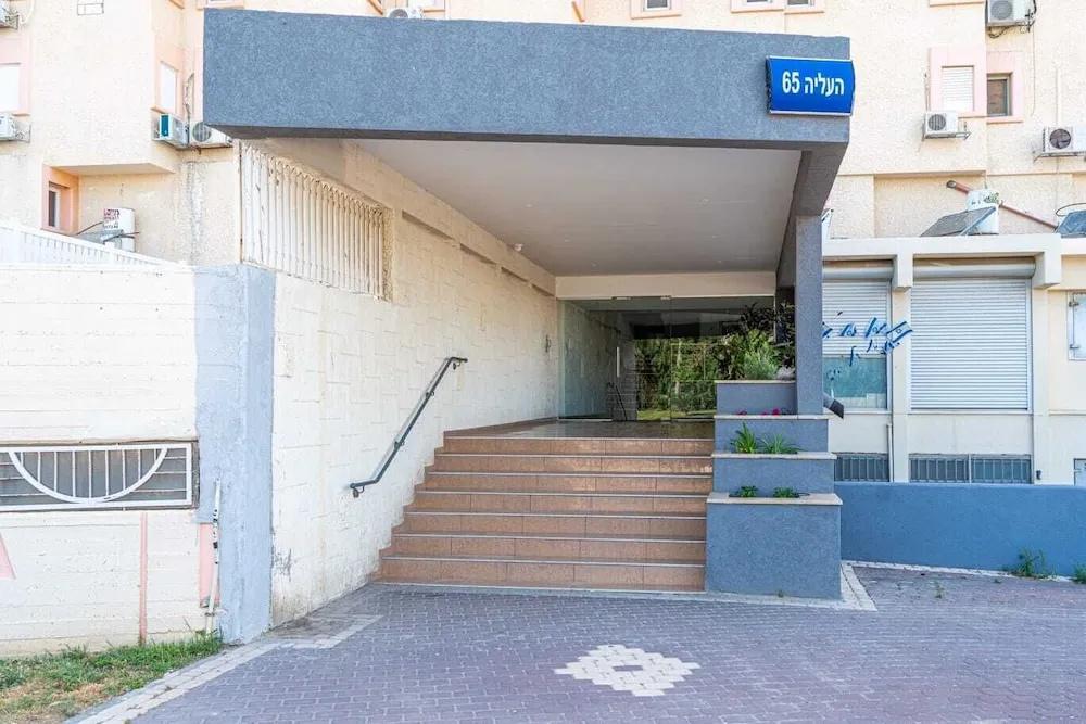 Stunning Beachfront Apt W Epic Sea Views - главное фото