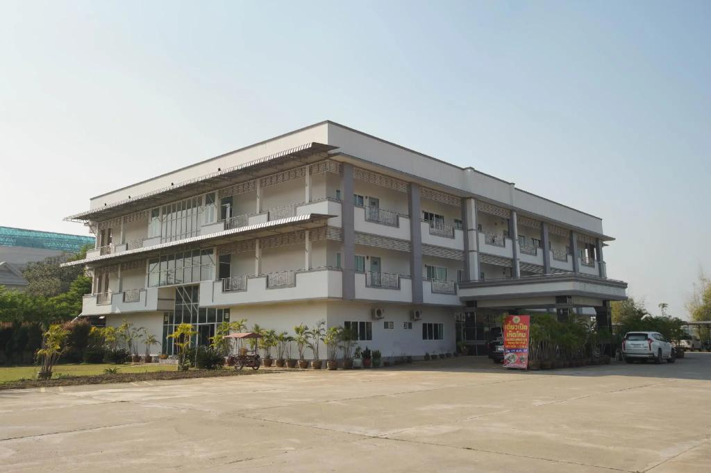 OYO 75394 Sakthong Grand Hotel - главное фото