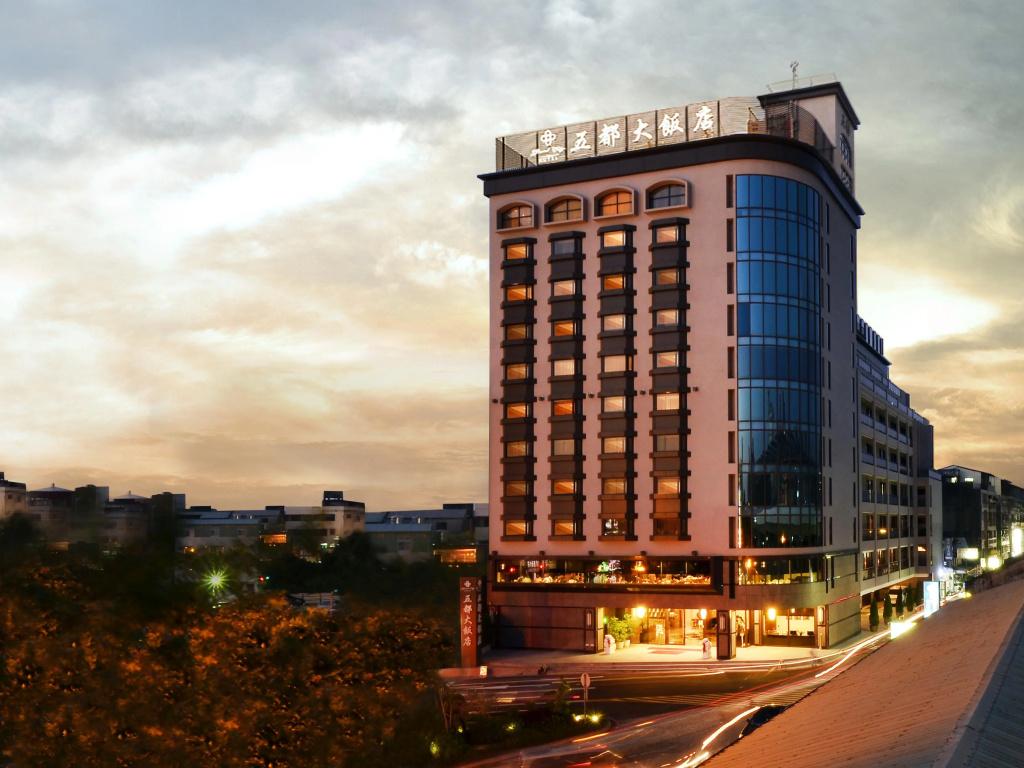 Grand City Hotel - главное фото