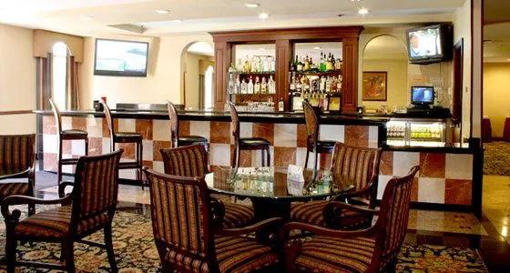 Ramada Plaza Stockton - главное фото