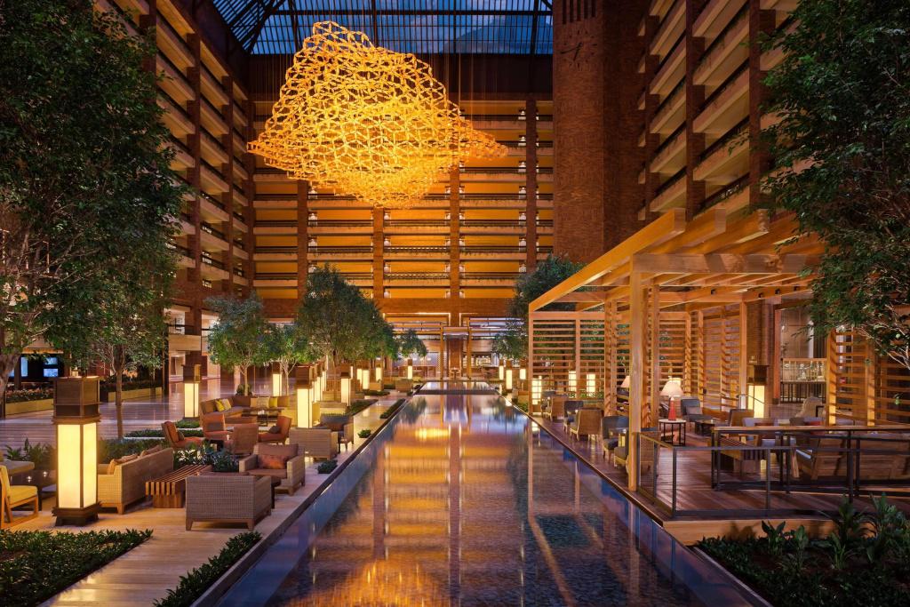 Hilton Anatole - главное фото