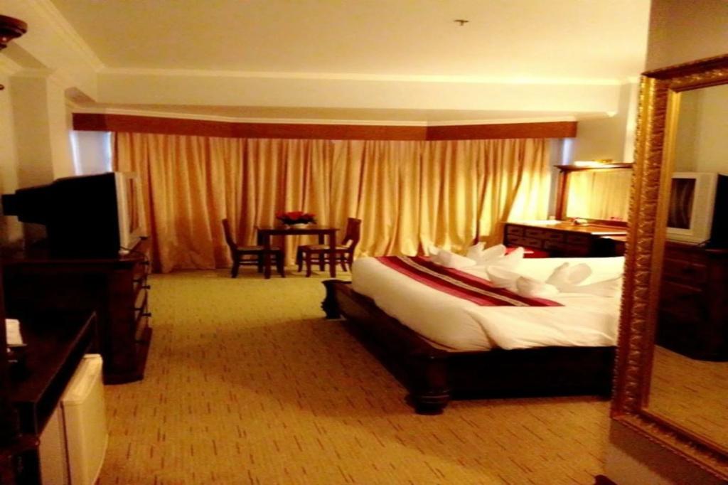 Thepnakorn Hotel - главное фото