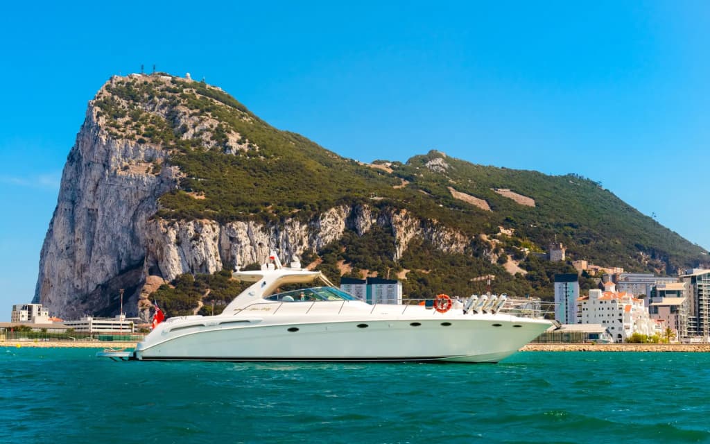Luxury Yacht Hotel - главное фото